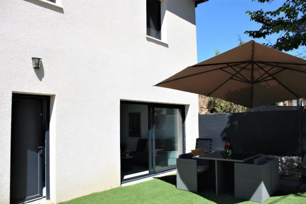 Appartement Tout Equipe En Rez-De-Jardin Entre Gard Et Ardeche Saint-Julien-de-Peyrolas Exterior photo